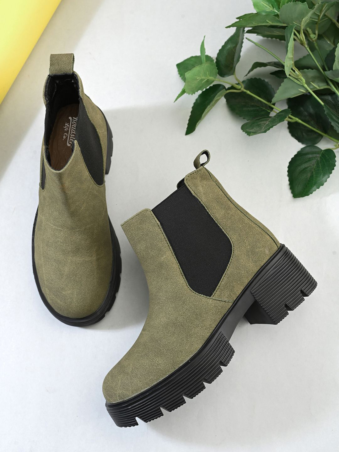 The Roadster Lifestyle Co Women Casual Block-Heeled Chelsea Boots