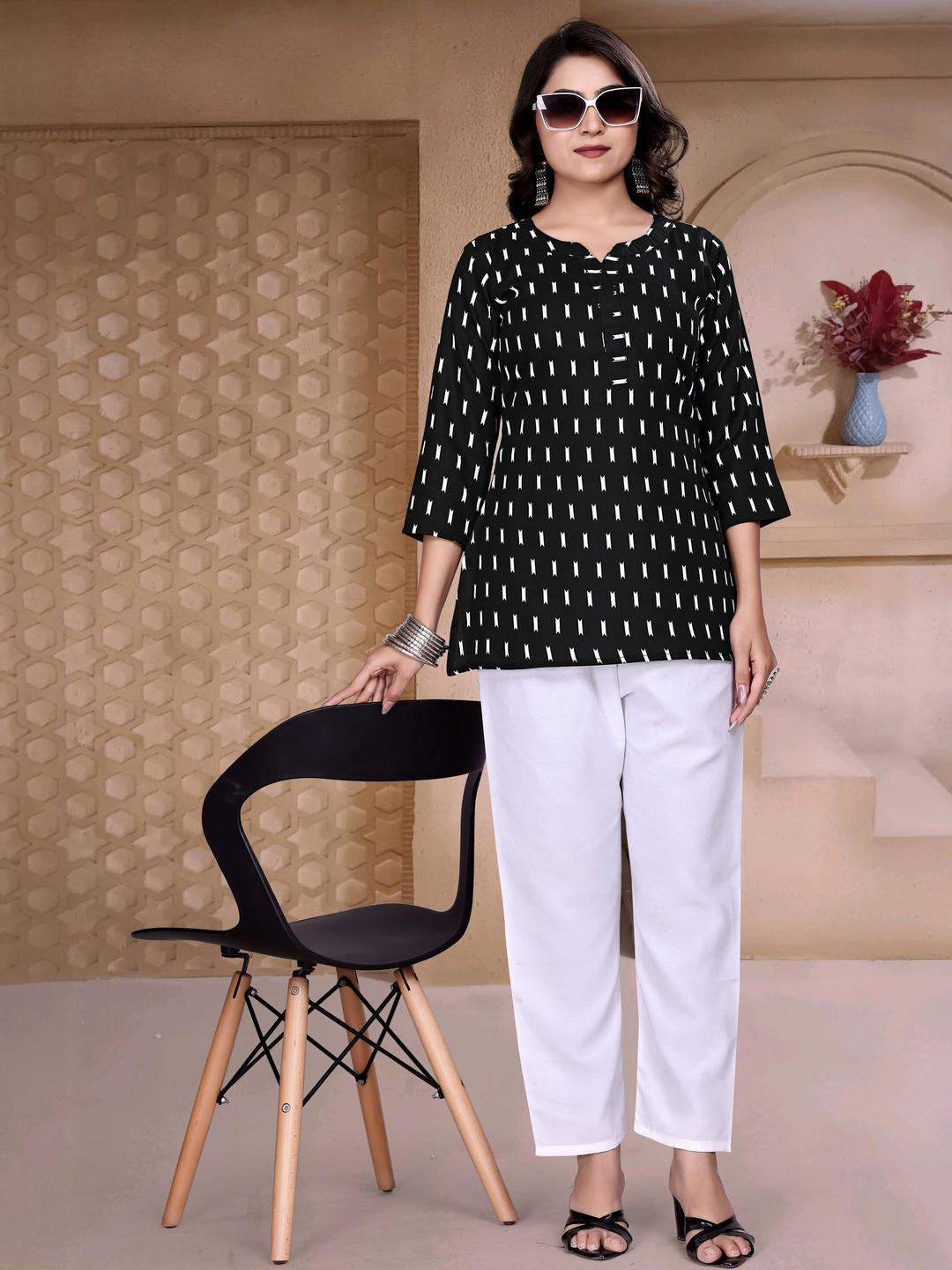 VS MALL Printed Black Polyester V-Neck Tunic