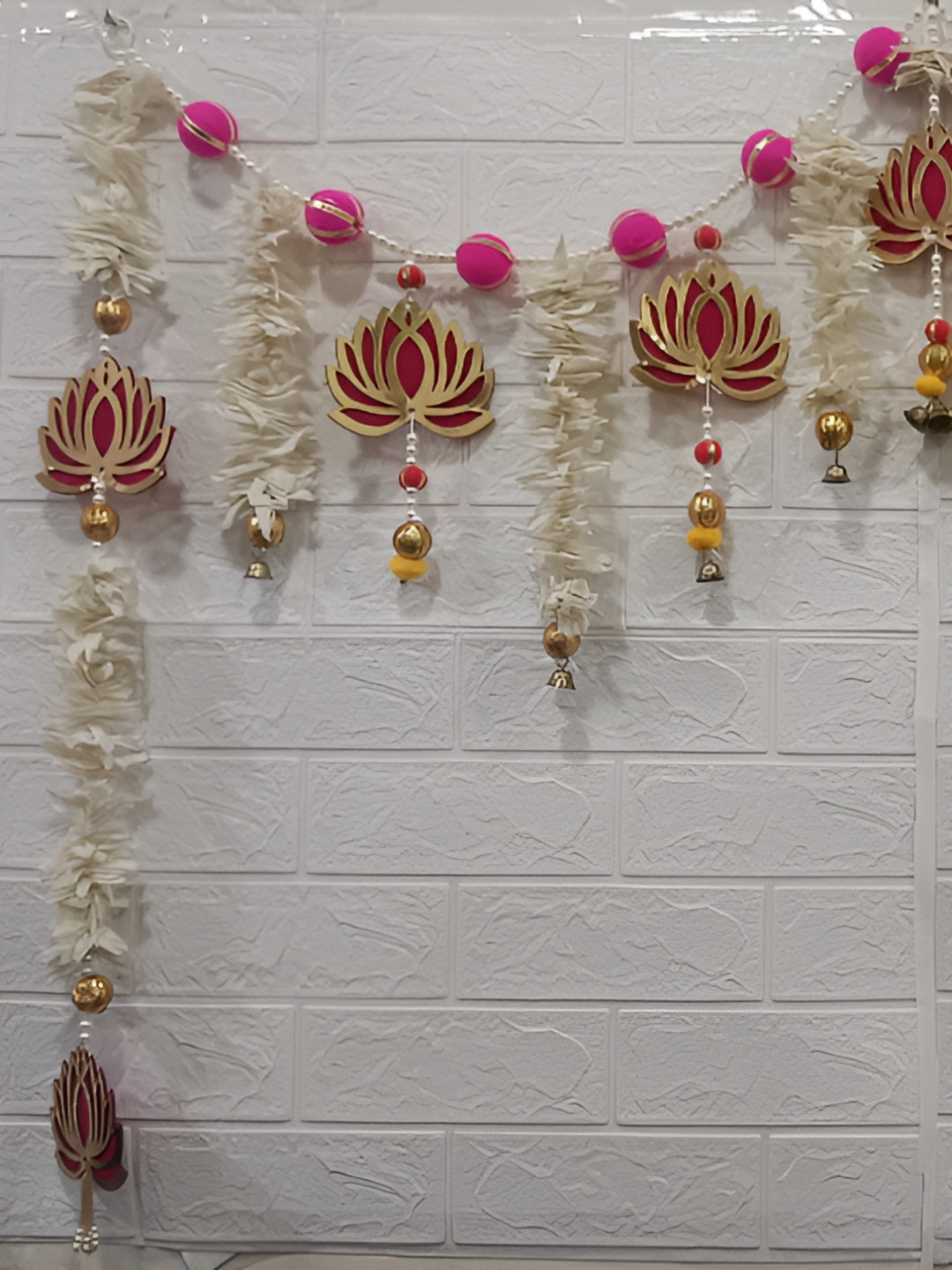 Nutts Bandhanwar White & Pink Lotus With Papergajra Side Hanging Garlands