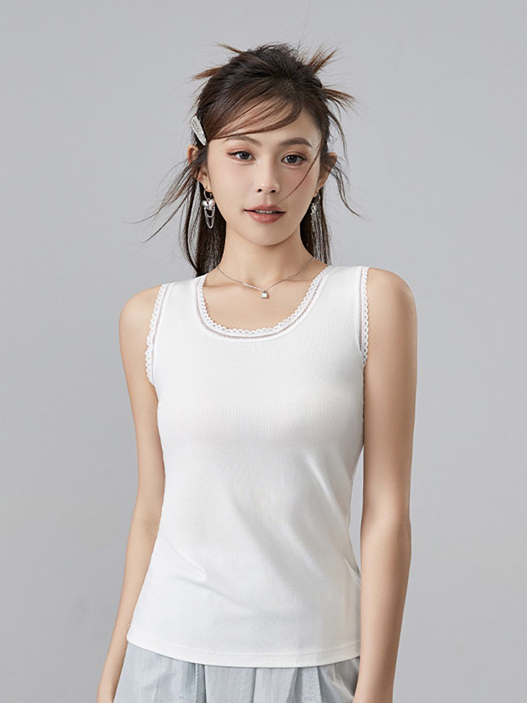 LULU & SKY Women  Lace Trim Cami Top