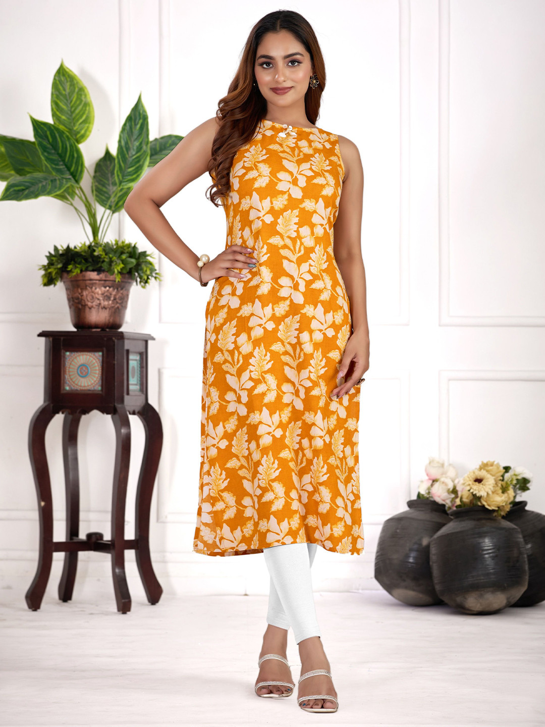 AMOUS Floral Printed Sleeveless Straight Kurta
