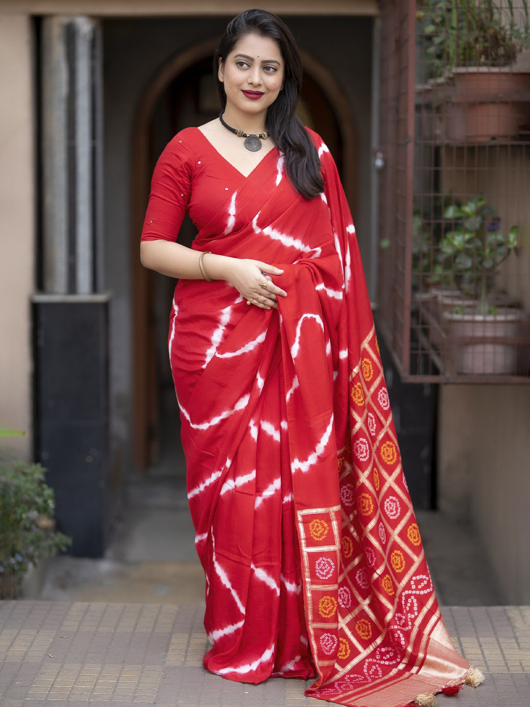 KALINI Bandhani Leheriya Saree
