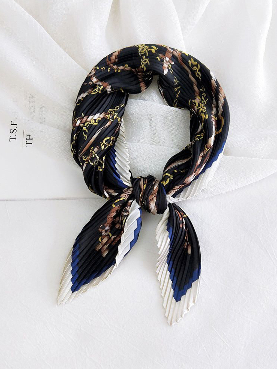 QUECY Women Wrinkled Gold Chain Printed Scarf