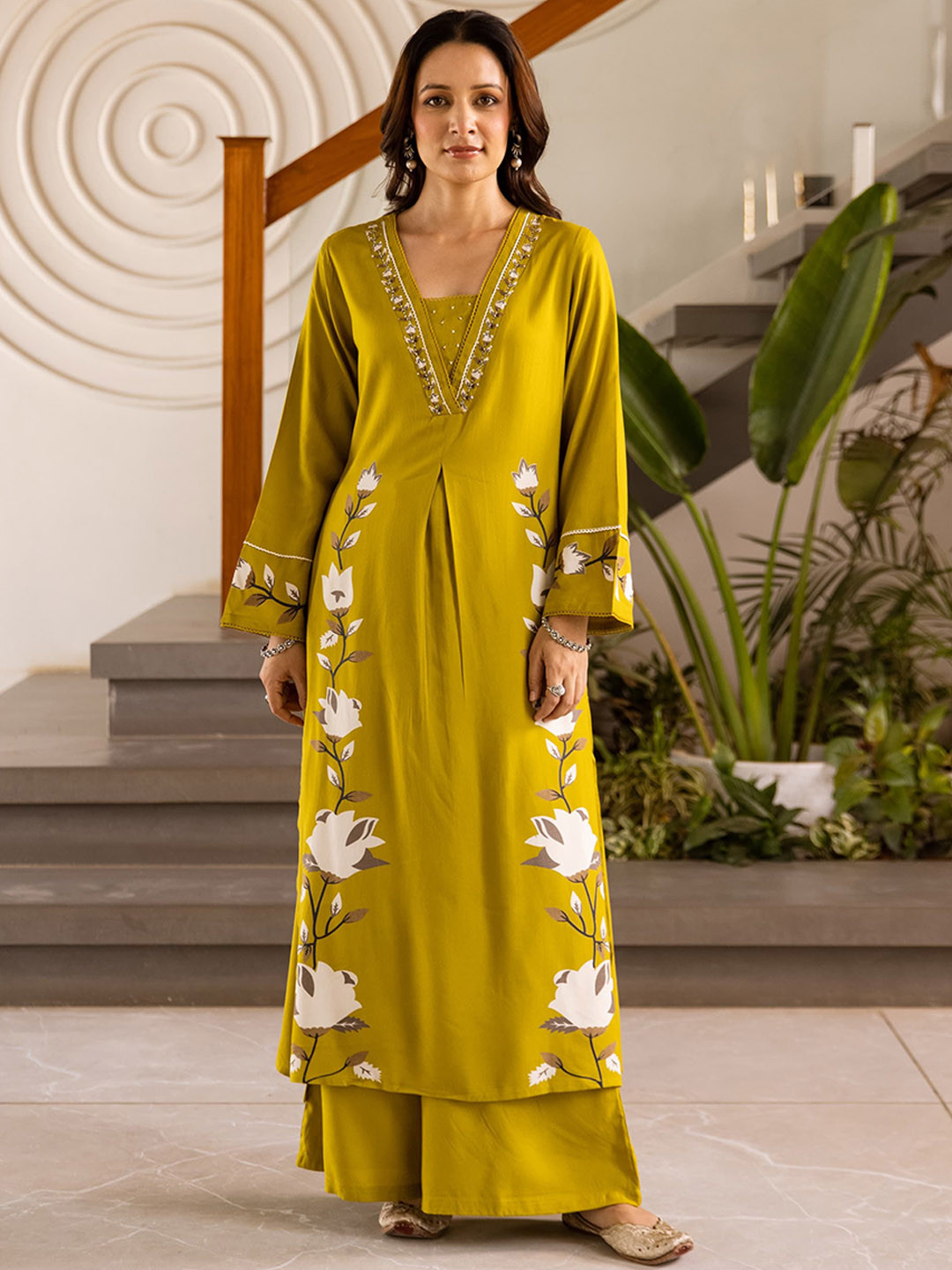 KALINI Women Floral Printed Kurta with Palazzos