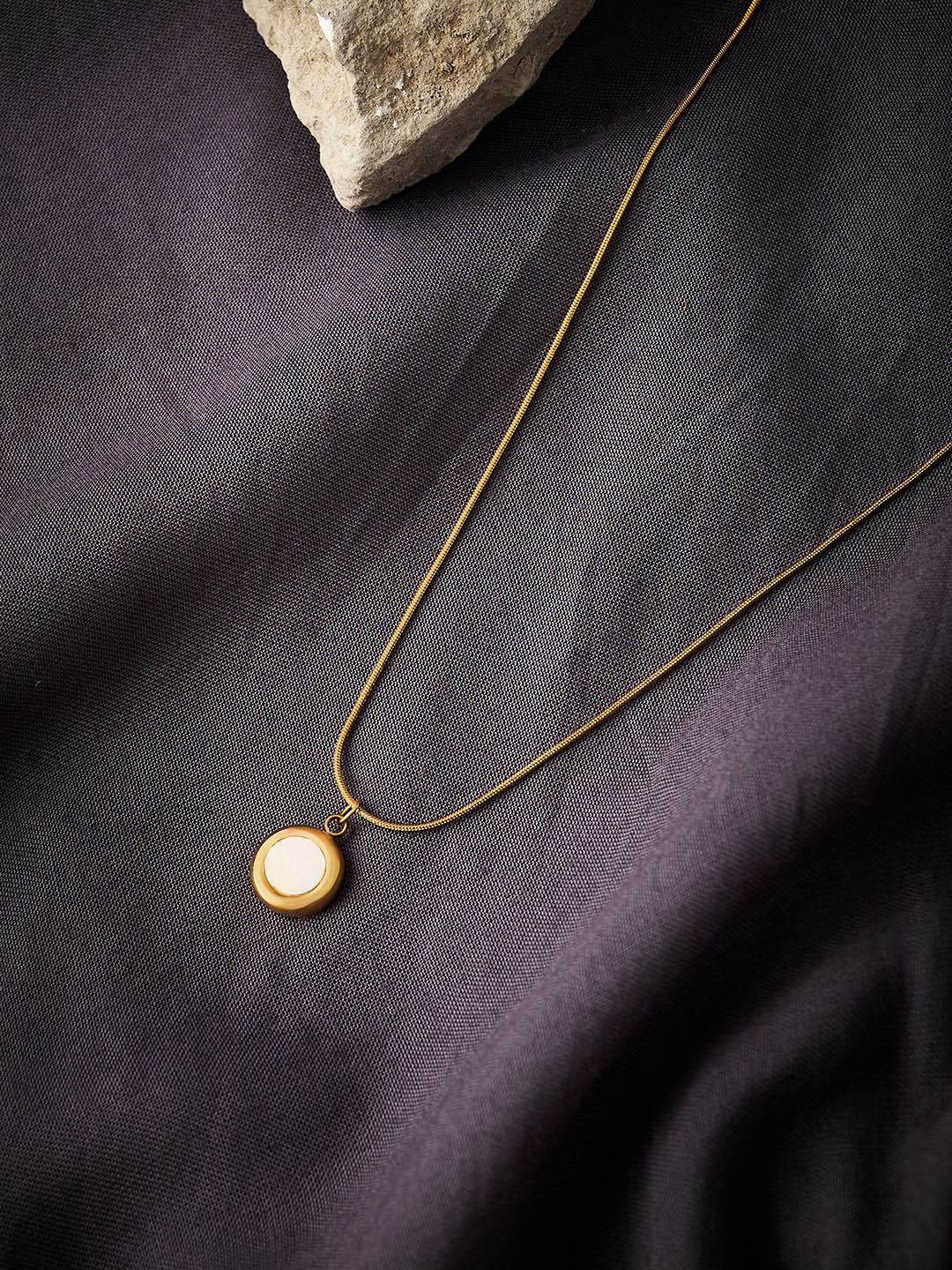 JEWELSCAPE Stainless Steel Gold-Plated Anti-Tarnish Round Disc Enamelled Pendant & Chain