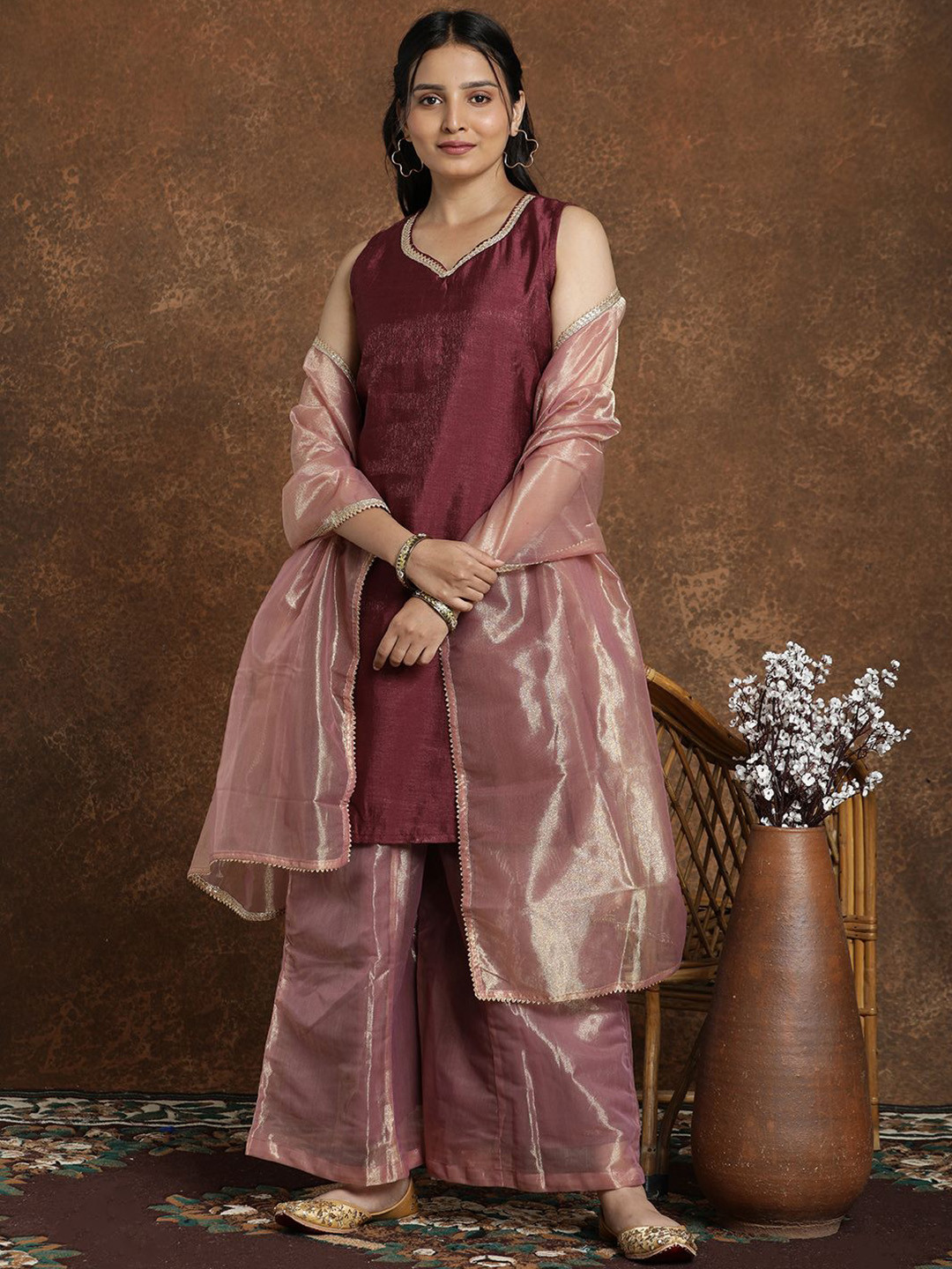 AVANSHEE Women Regular Gotta Patti Kurta Set With Dupatta