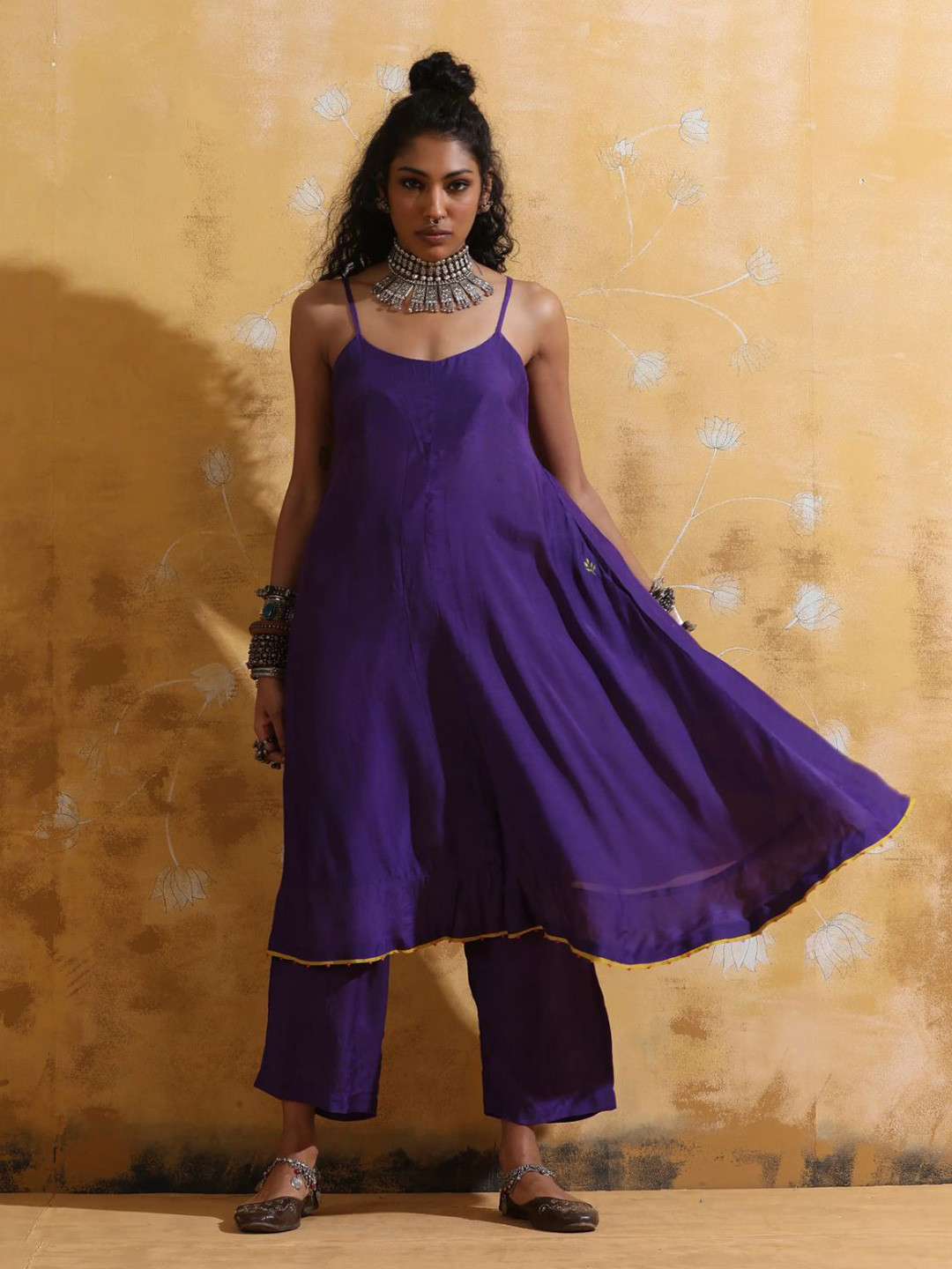 trueBrowns Shoulder Straps Muslin Silk A-Line Kurta With Trouser