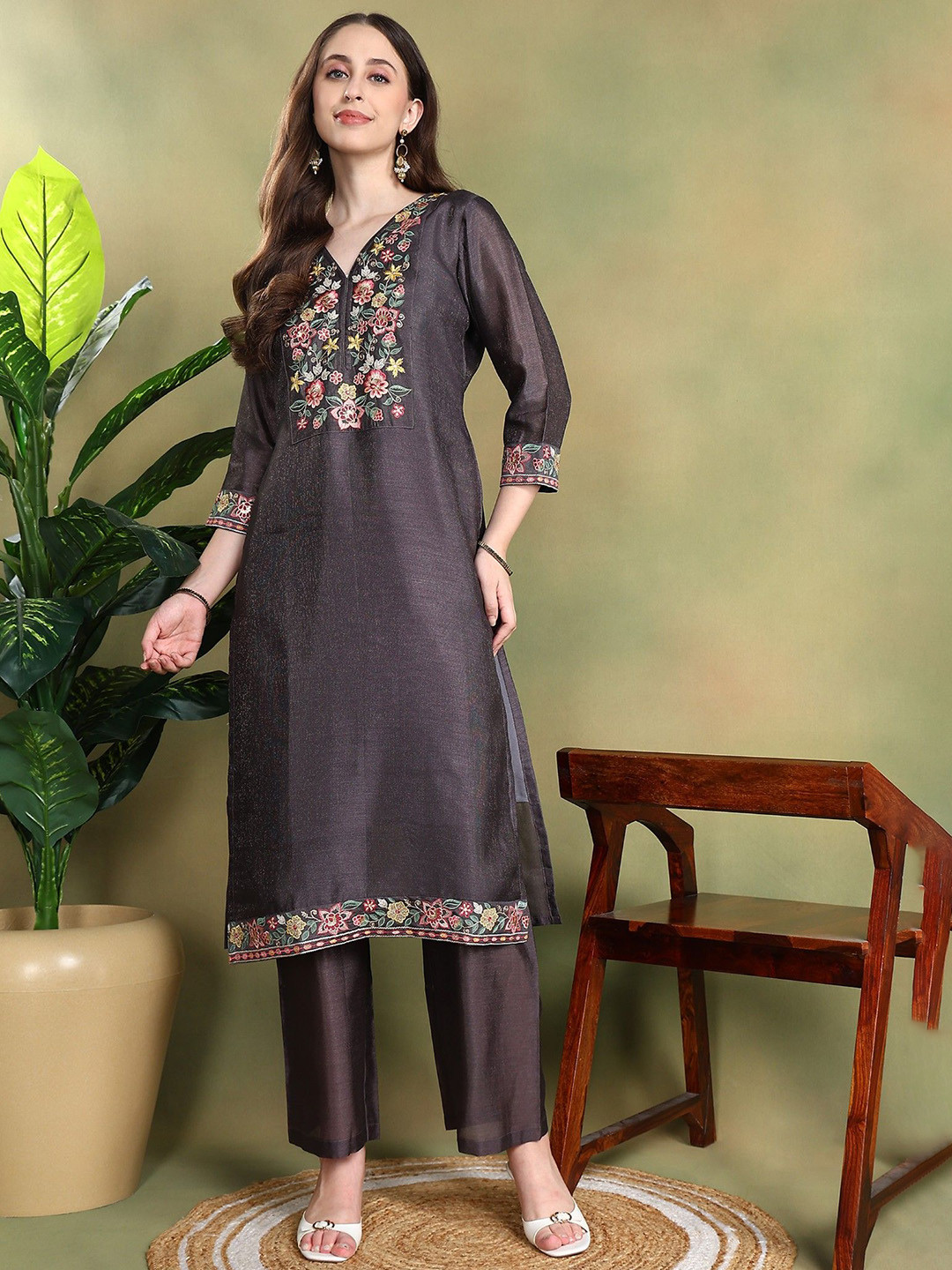 Aumira Floral Yoke Design V-Neck Thread Work Straight Kurta With Trousers