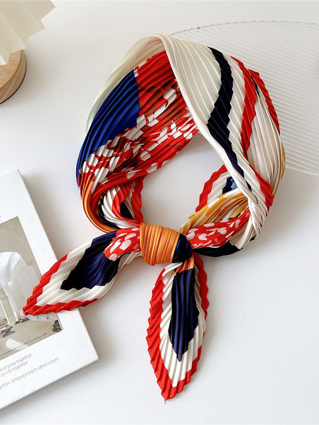 QUECY Women Wrinkled Semicircle Inlaid leaf  Printed Scarf