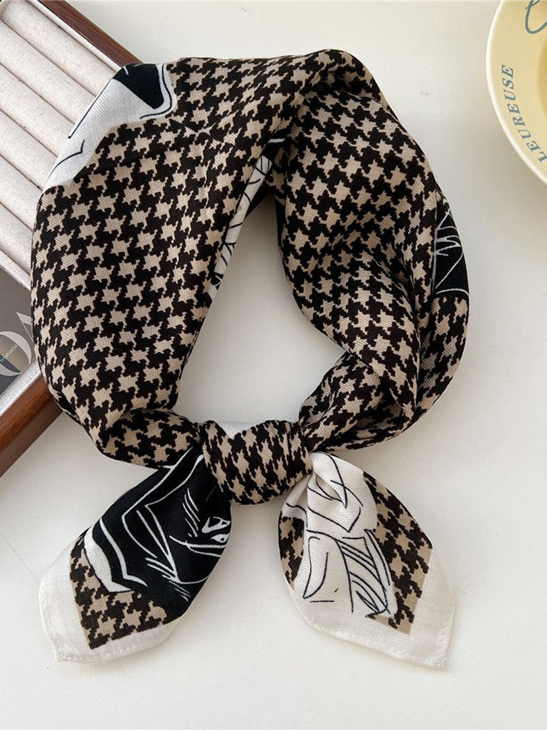 QUECY Women Houndstooth Paper Ball Rose Printed Scarf