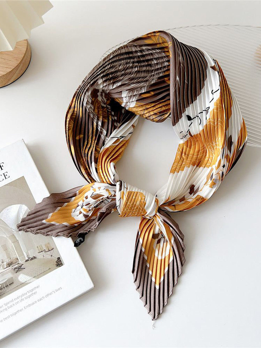 QUECY Women Wrinkled Round Deer Leaves Printed Scarf