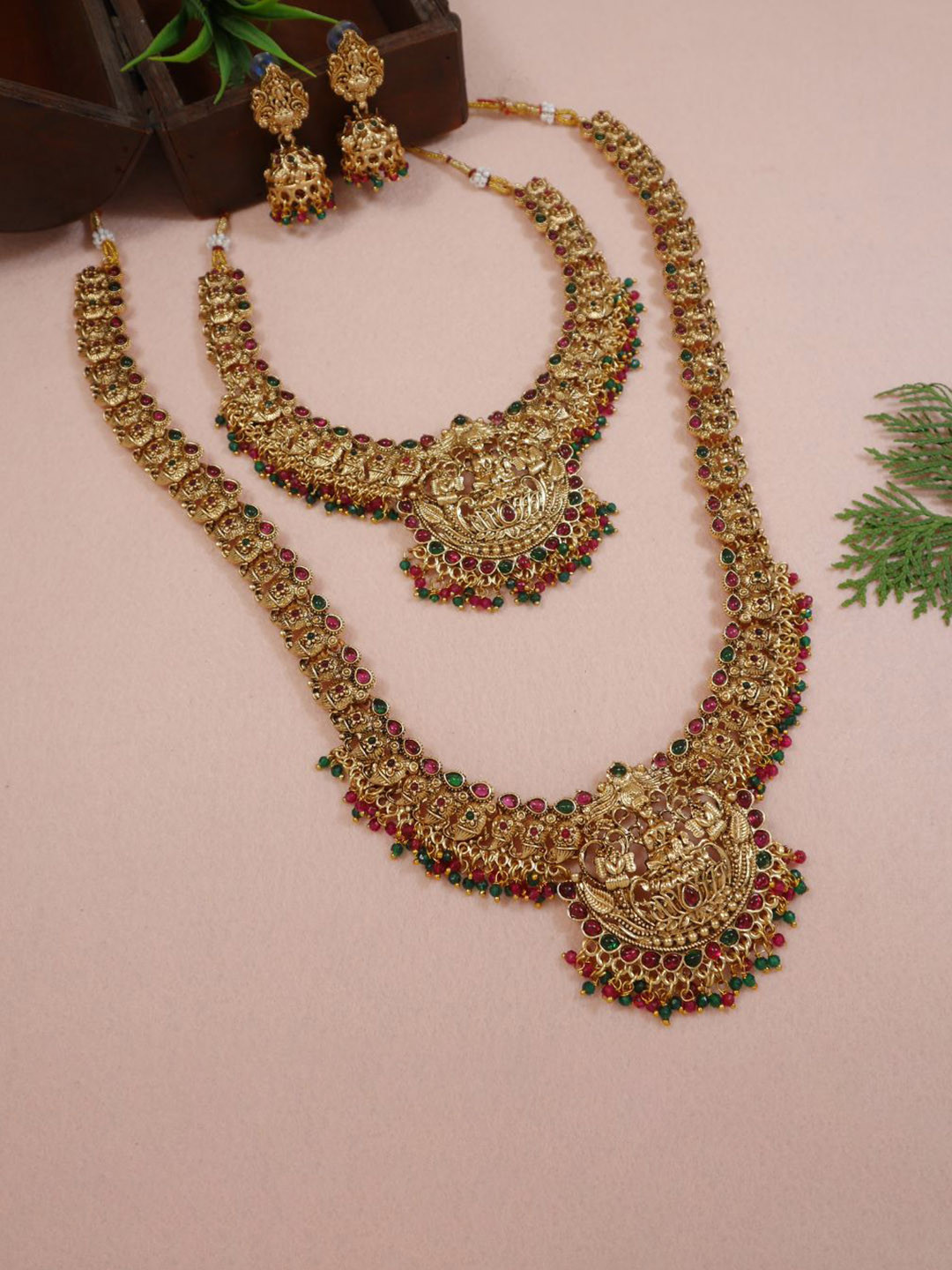 SGA FASHION Women Gold-Plated AD Studded & Beaded Jewellery Set