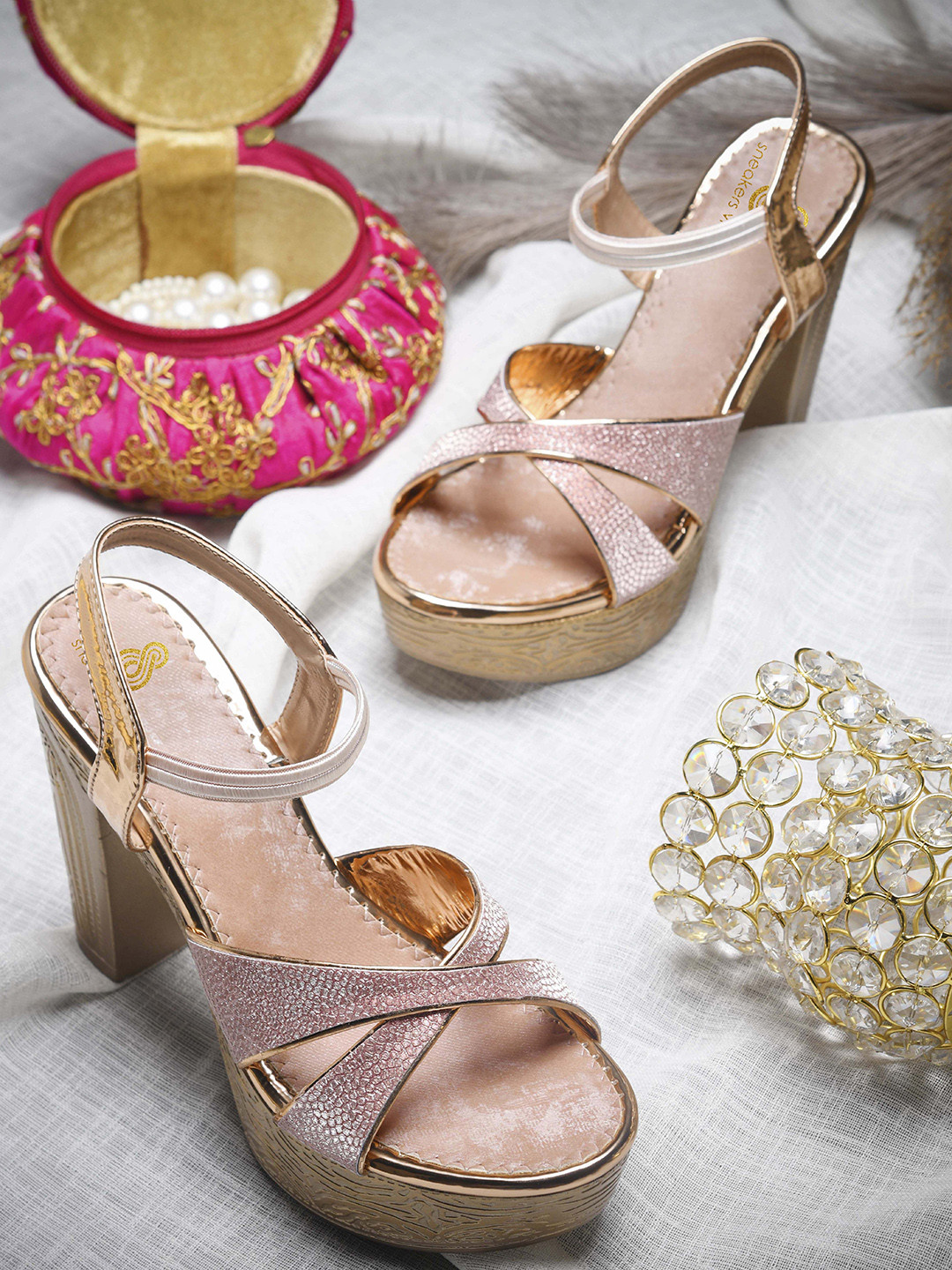 sneakers villa Block Heel Sandals