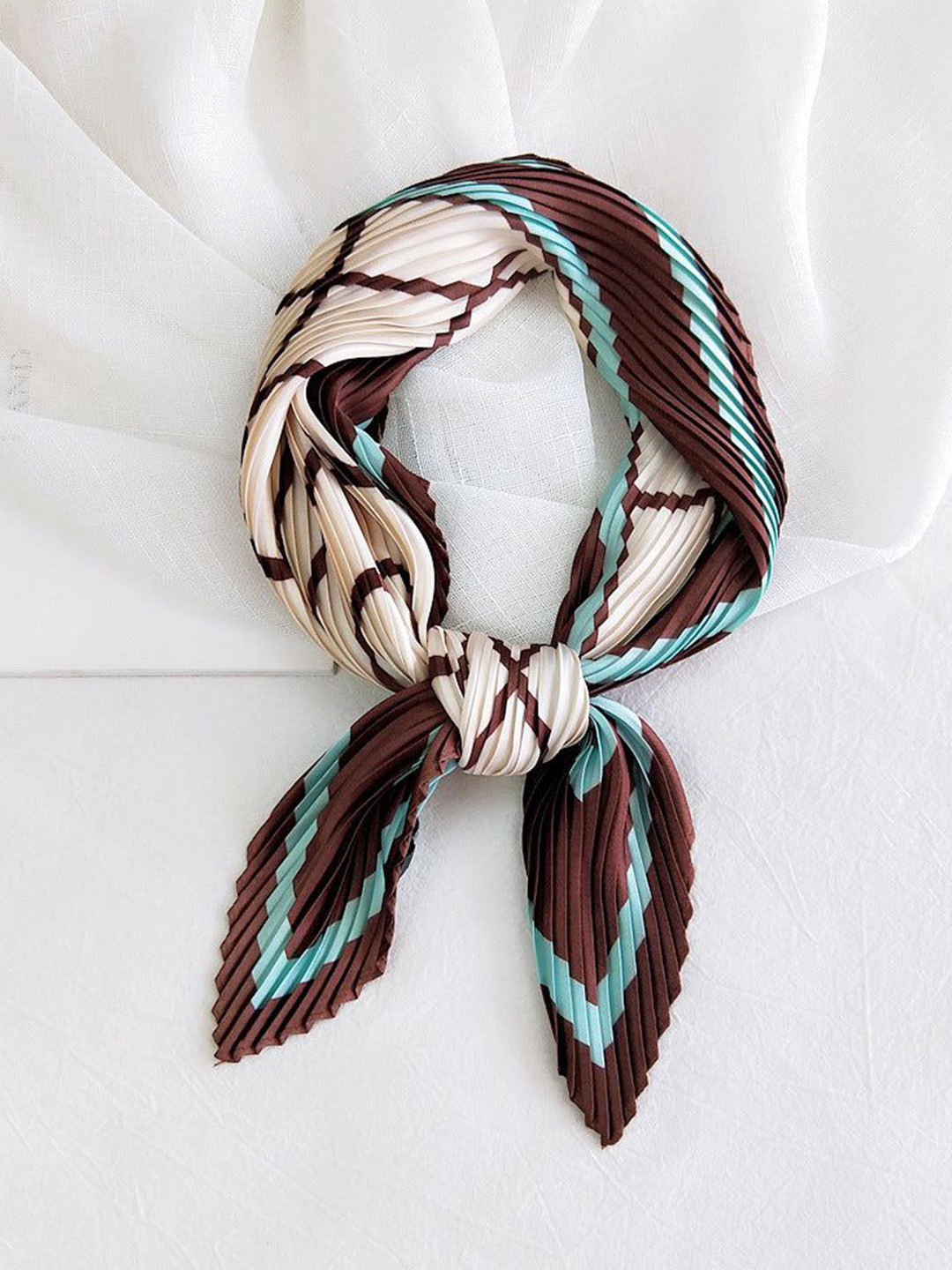 QUECY Women Wrinkled Lines Four-leaf  Printed Scarf