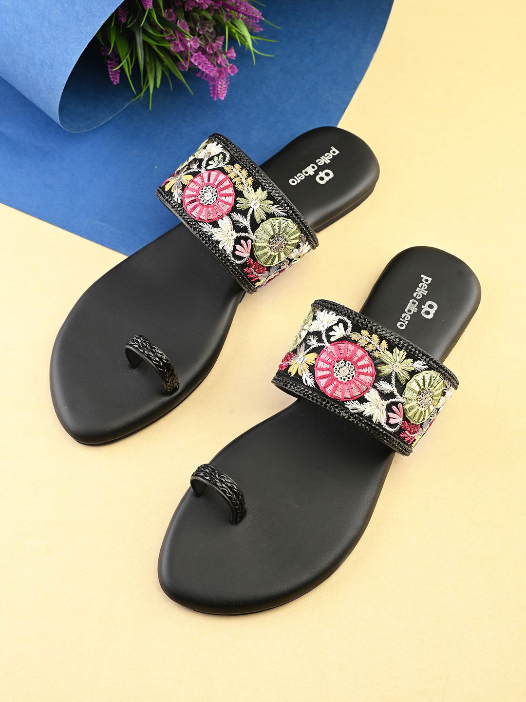 pelle albero Women Woven Design One Toe Flats