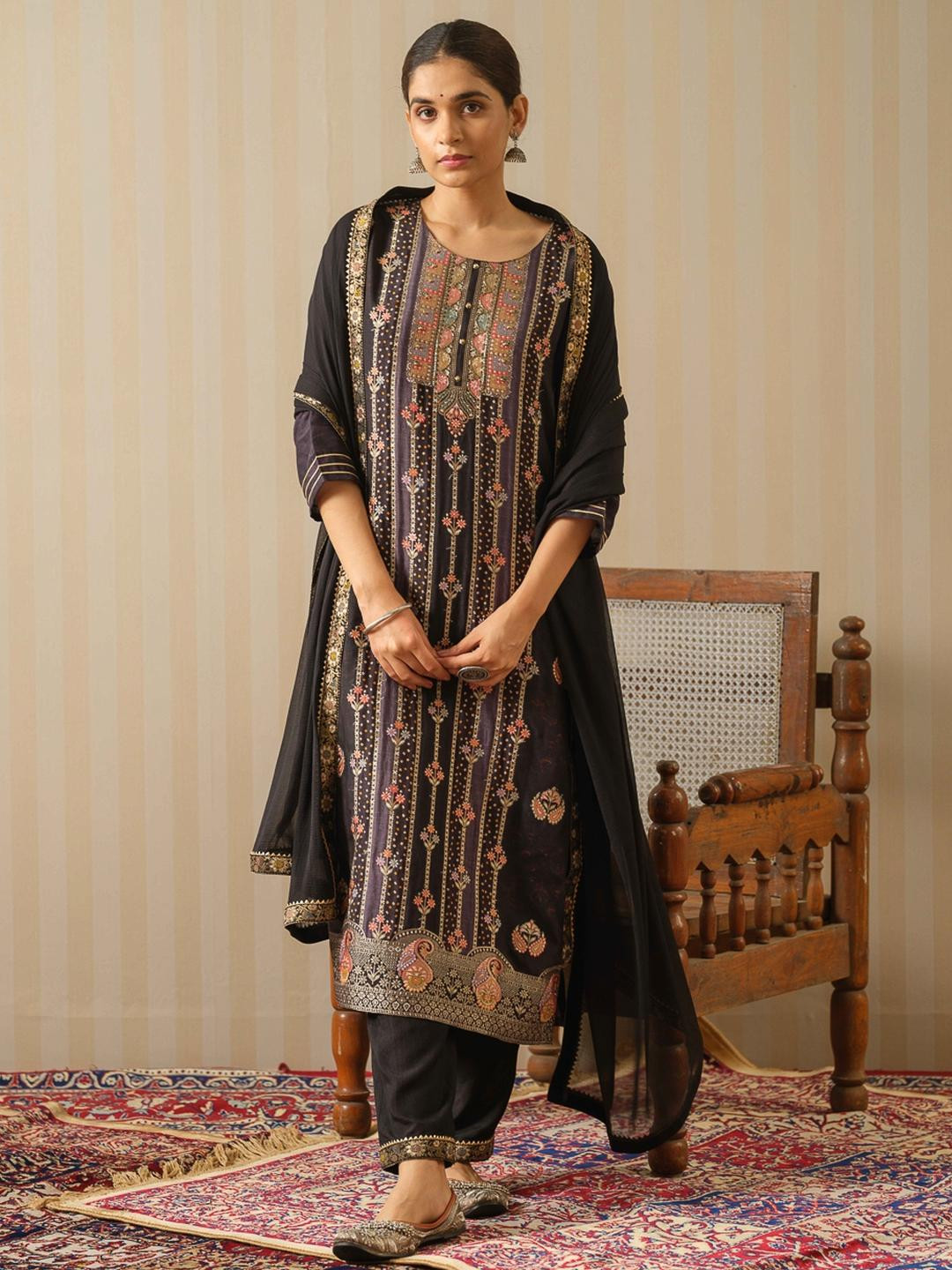 D W Apparels Women Ethnic Motif Printed Straight Kurta with Trouser & Dupatta