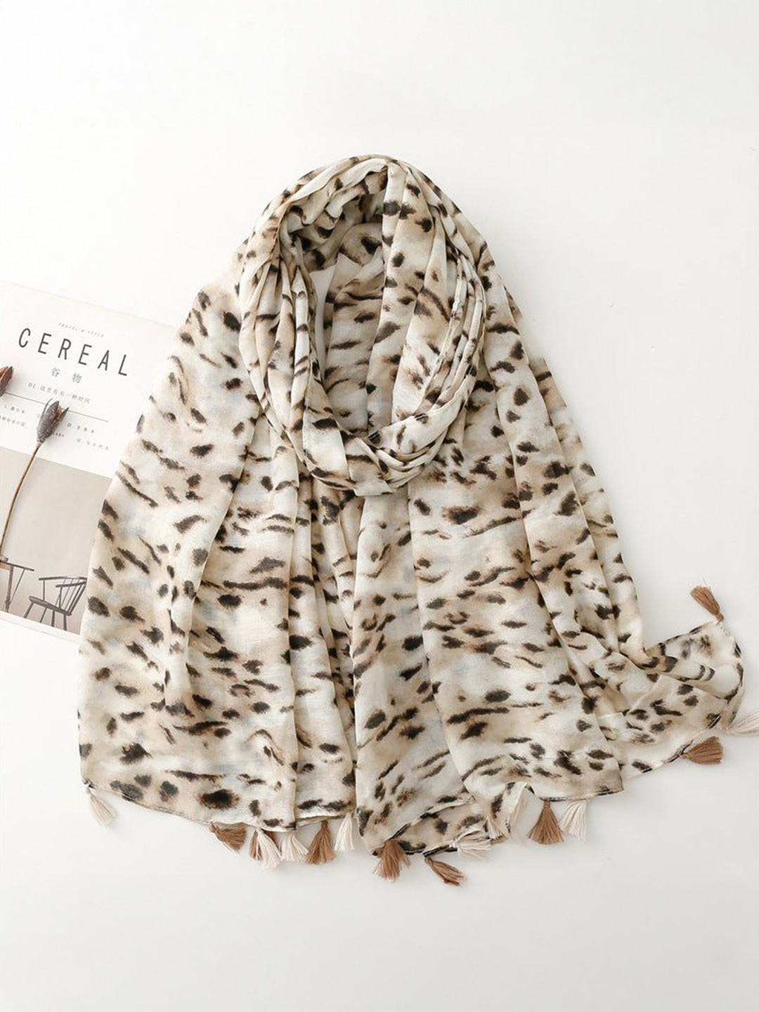 QUECY Women Animal Print Stole with Tasselled Border
