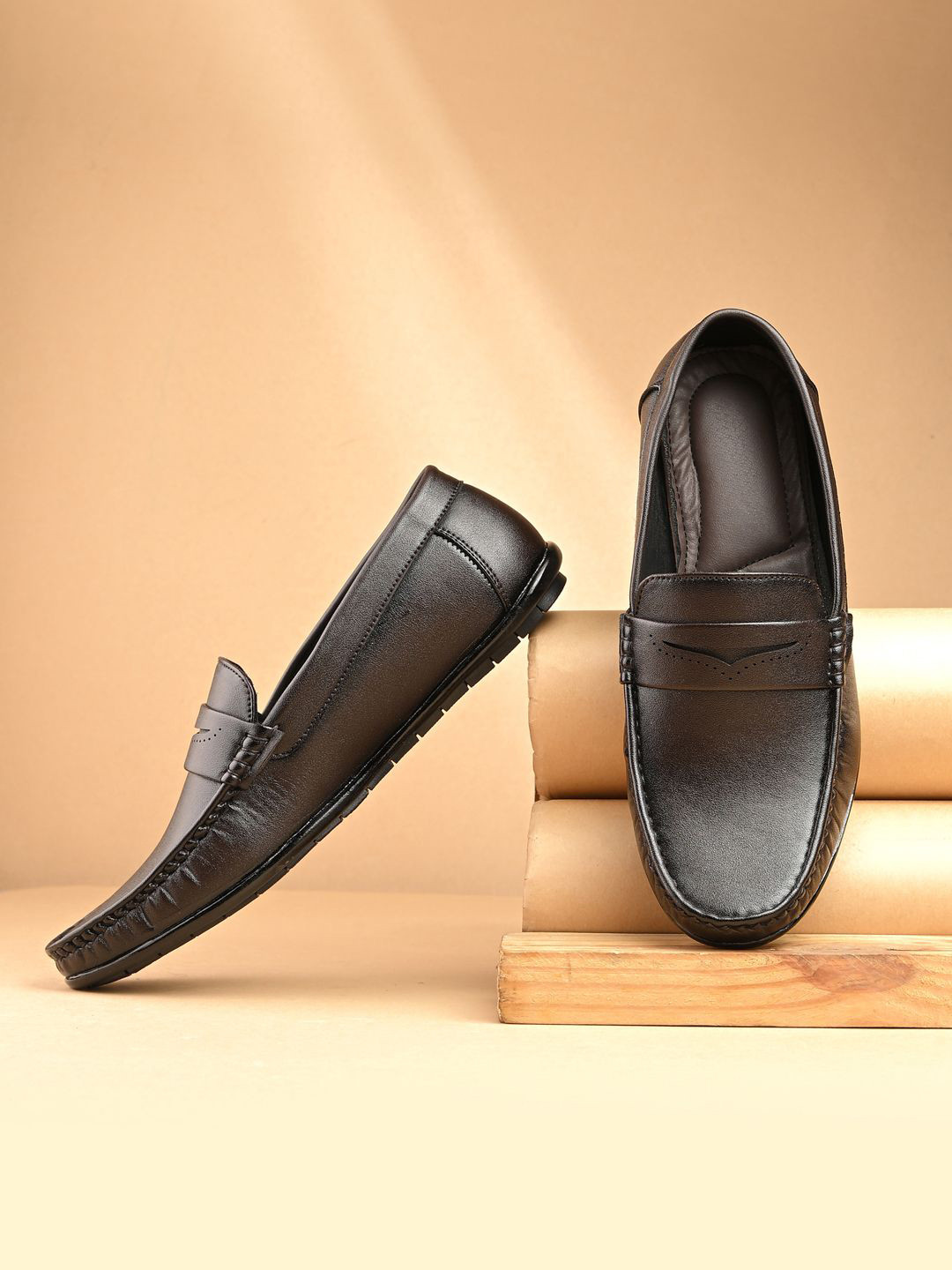 MENGLER Men Textured Perforations Loafers