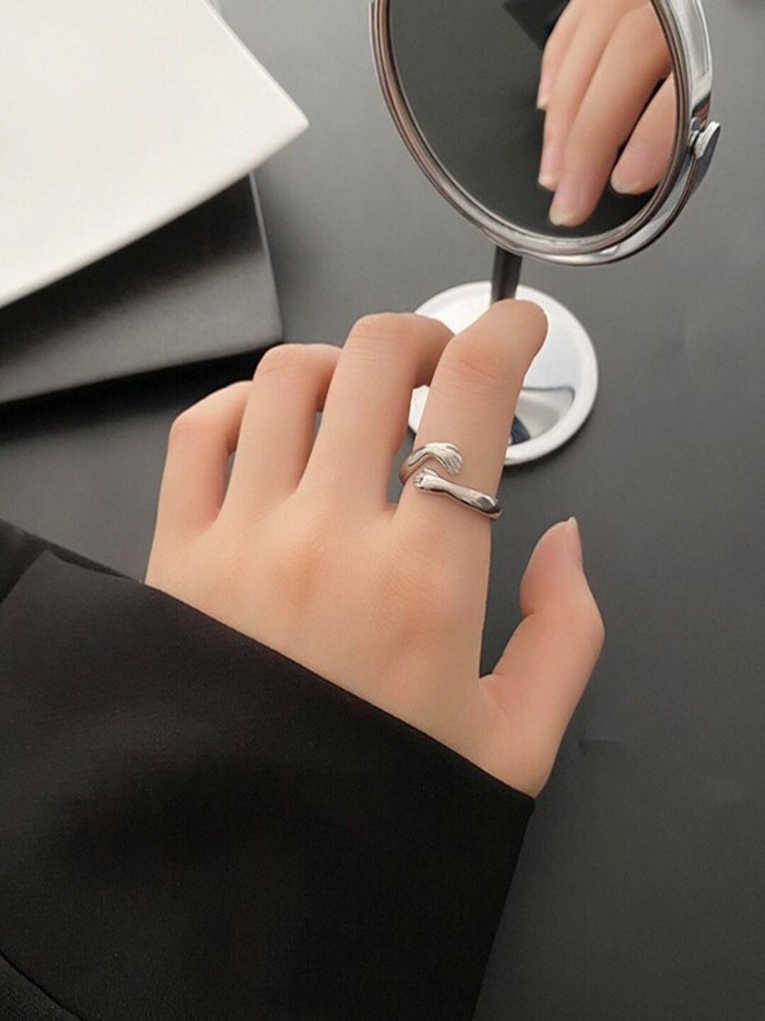 Paavni 925 Sterling Silver Rhodium-Plated Hug Shaped Finger Ring