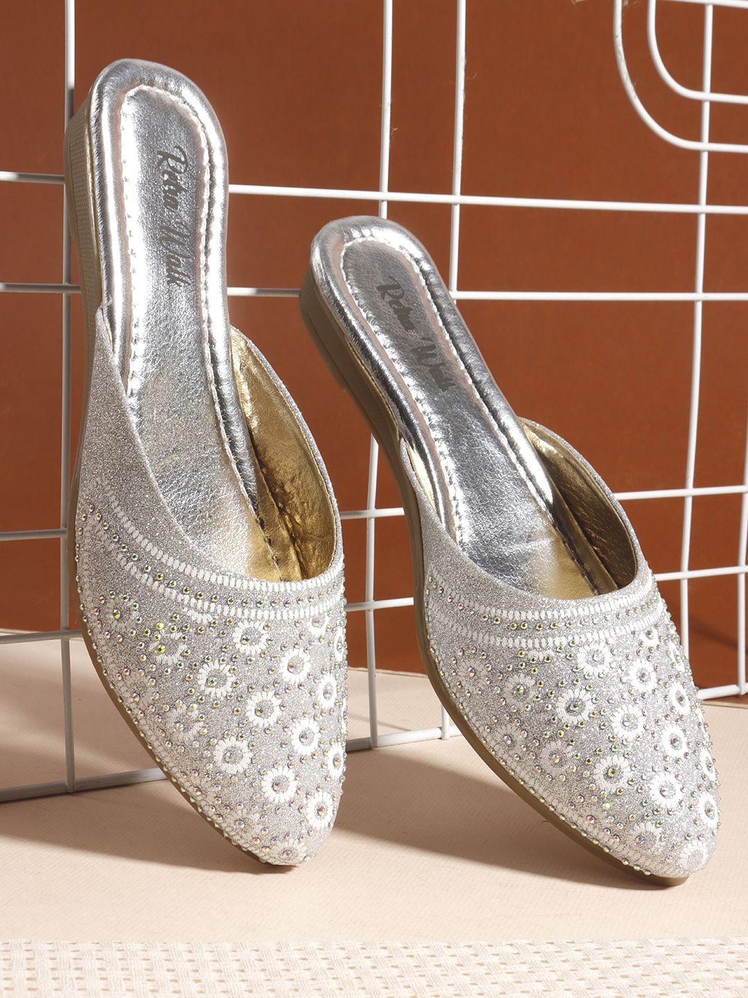 Retro Walk Women Pointed Toe Embellished Mules