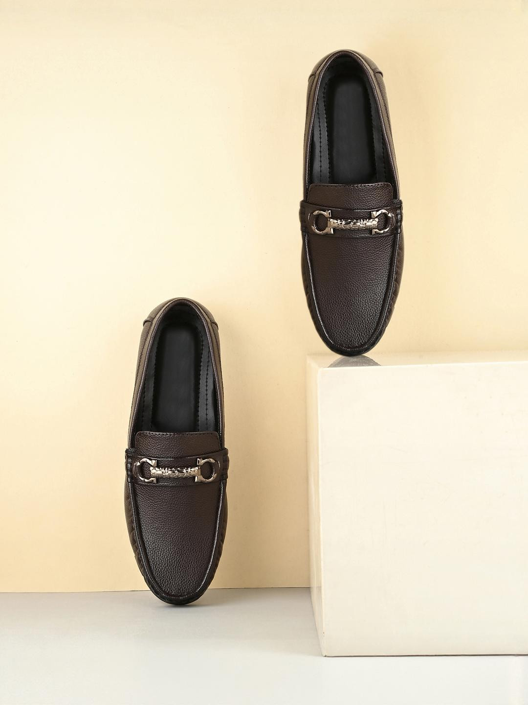 FUNNY FIRE Men Textured Loafers