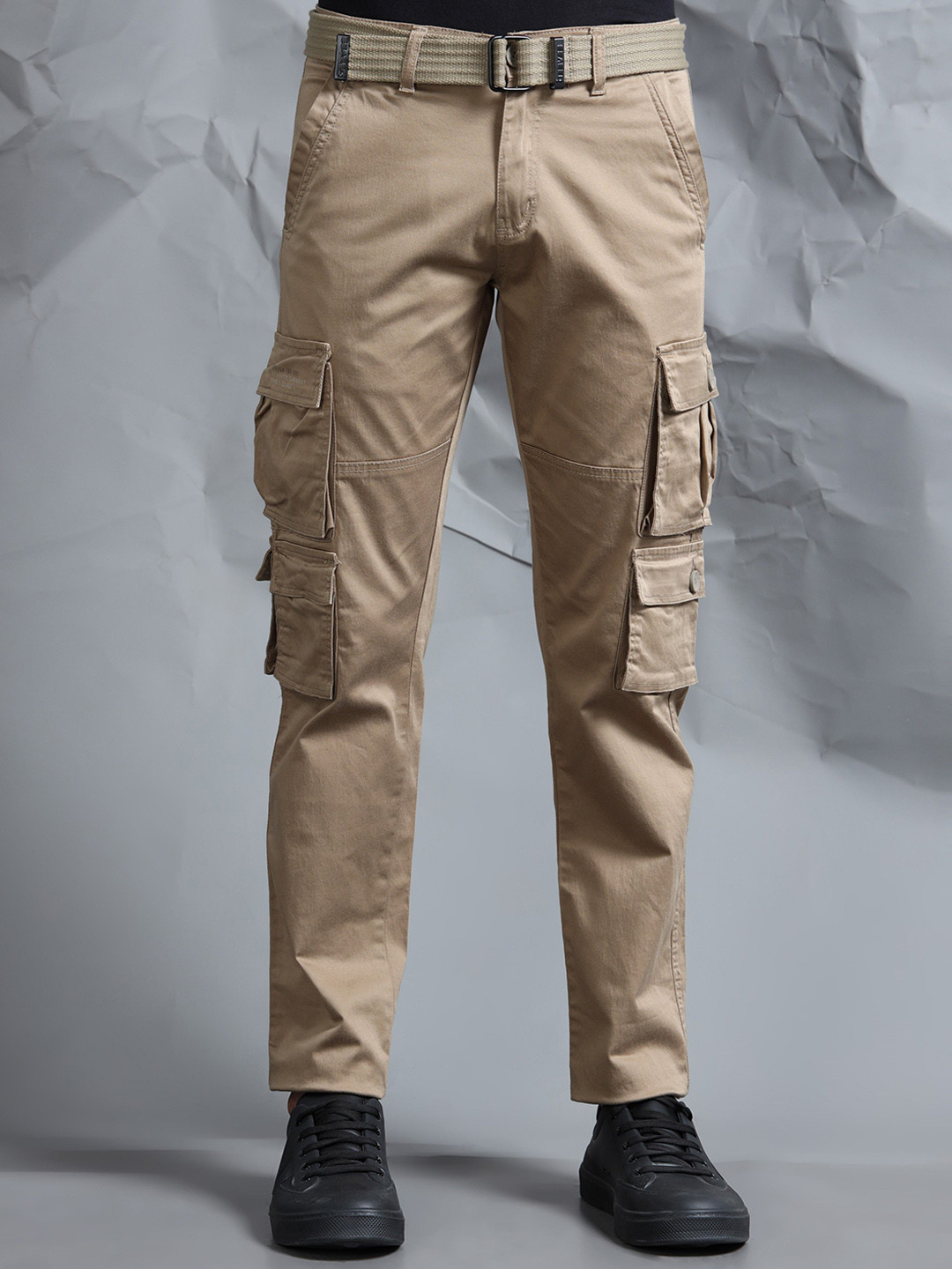 beevee Men Relaxed Regular Fit Mid-Rise Flat-Front Cargos Trousers Comes with a belt
