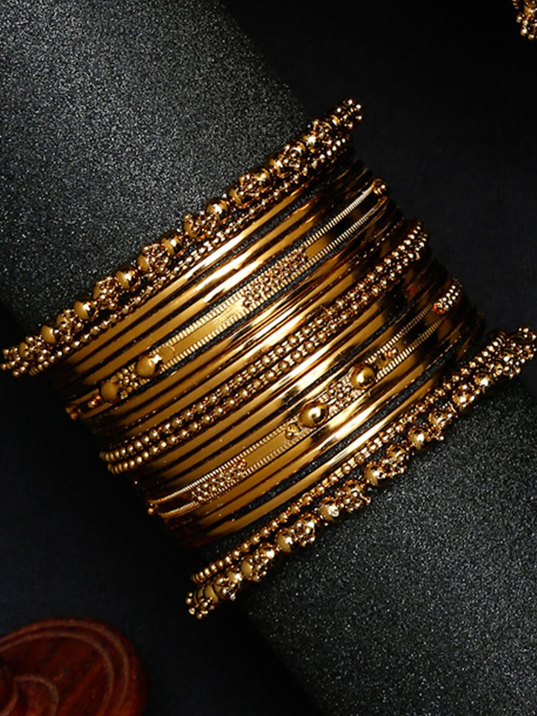 Shayna Gold-Toned Alloy Bangle