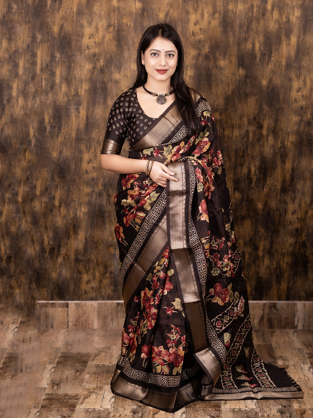 KALINI Floral Printed Saree With Zari Patta And Matching Blouse Piece