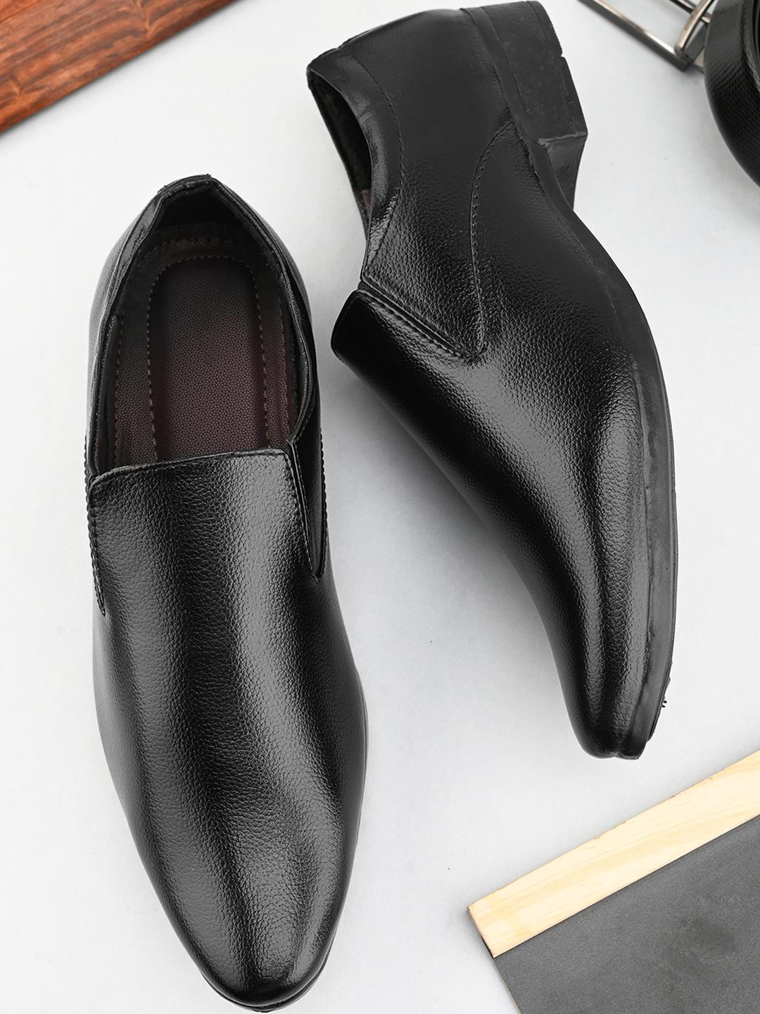 FUNNY FIRE Men Textured Loafers