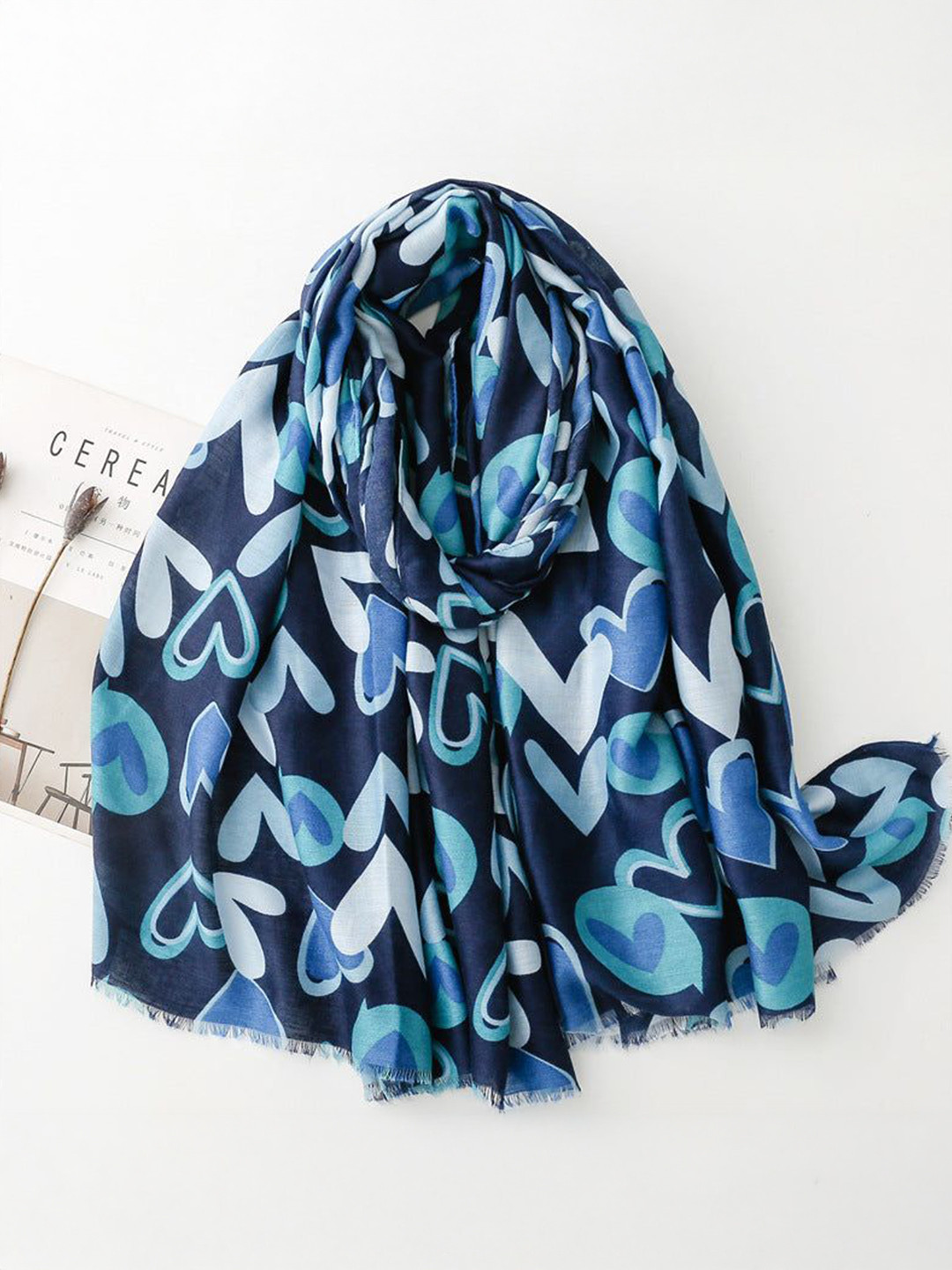 QUECY Women Heart Print Stole with Fringed Border