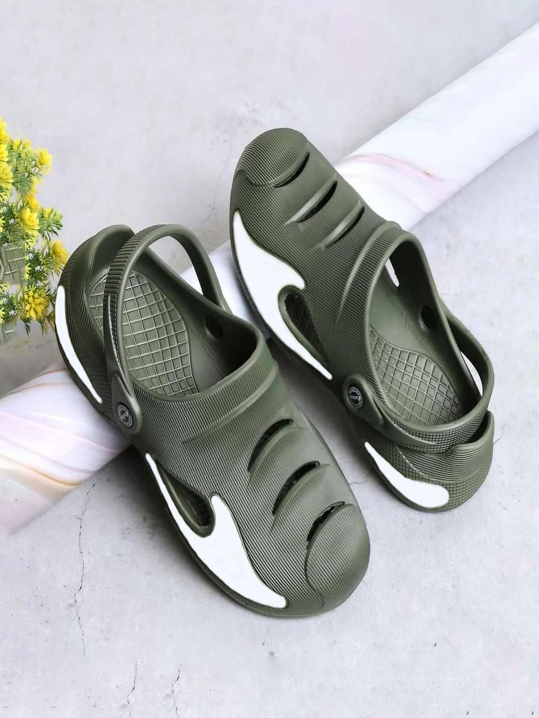 KNIEVL Men Self Designed Clogs