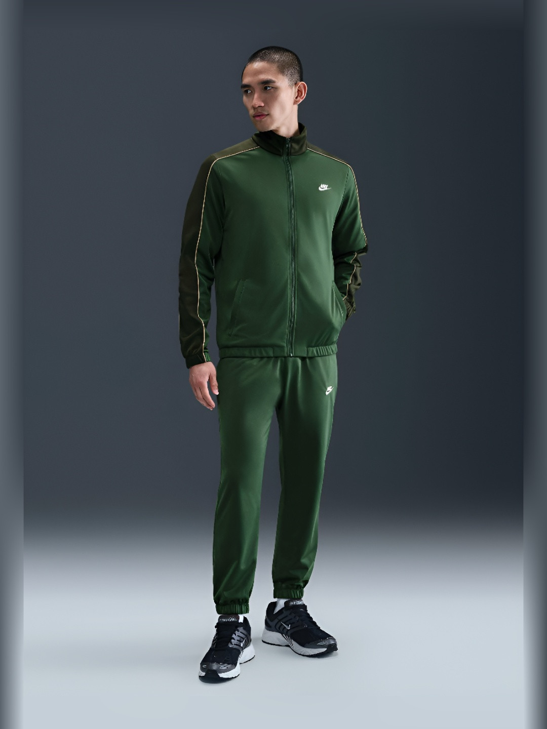 Nike Sportswear Club Men Solid Poly-Knit Tracksuit