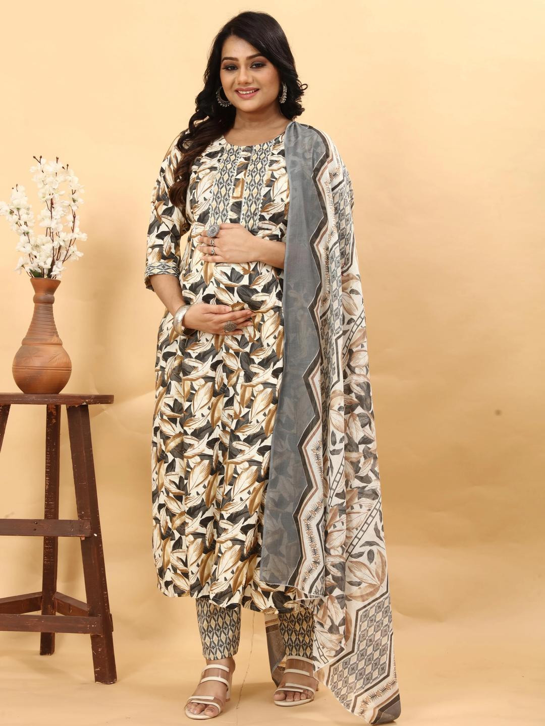 Assume Fab Women Floral Embroidered Regular Kurta with Trousers & With Dupatta