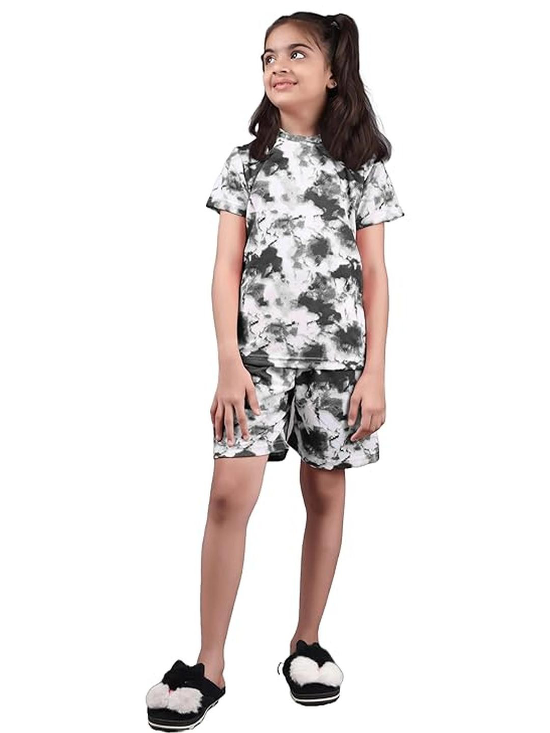 KIROTO Girls Printed T-shirt with Shorts