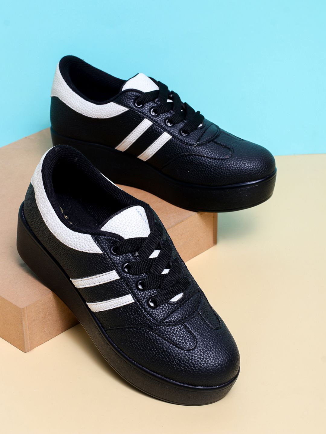 TRASE Zenia Women Textured Lace-Up Sneakers