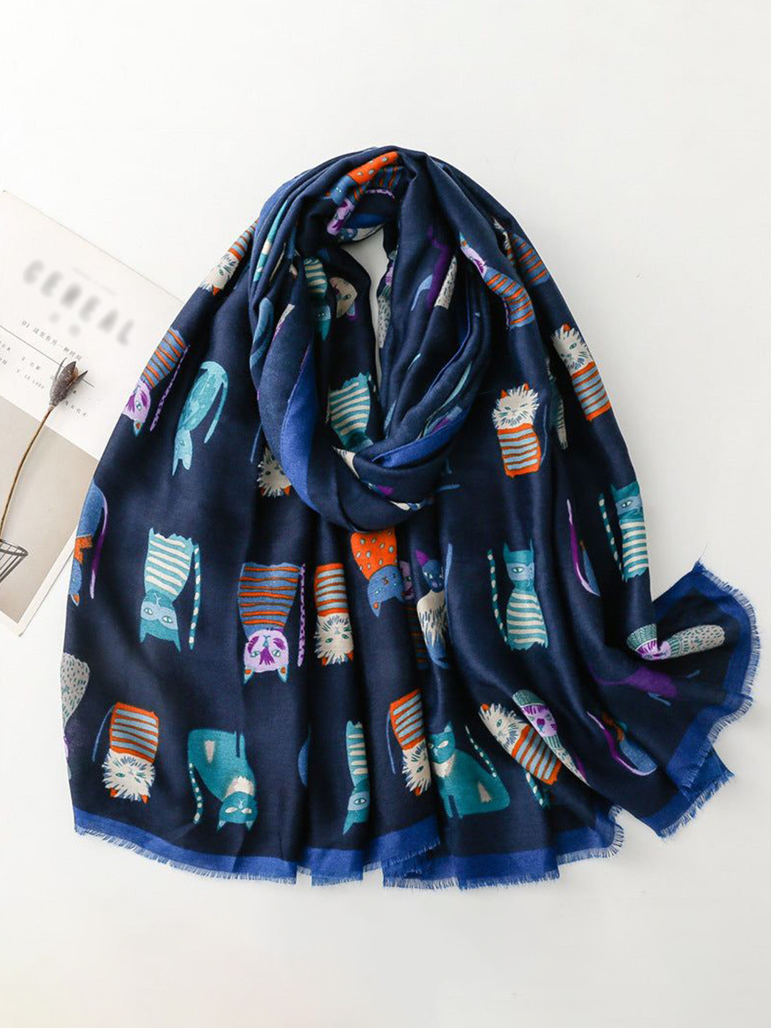 QUECY Women Graphic Printed Fringed Stole