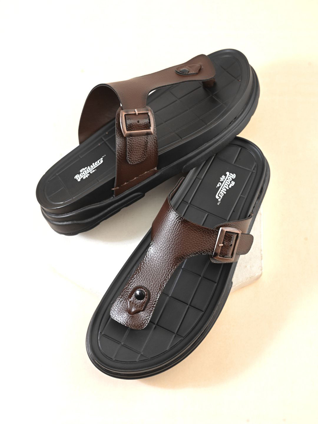 The Roadster Lifestyle Co. Men Casual Toe Ring Comfort Sandals With Buckle Strap