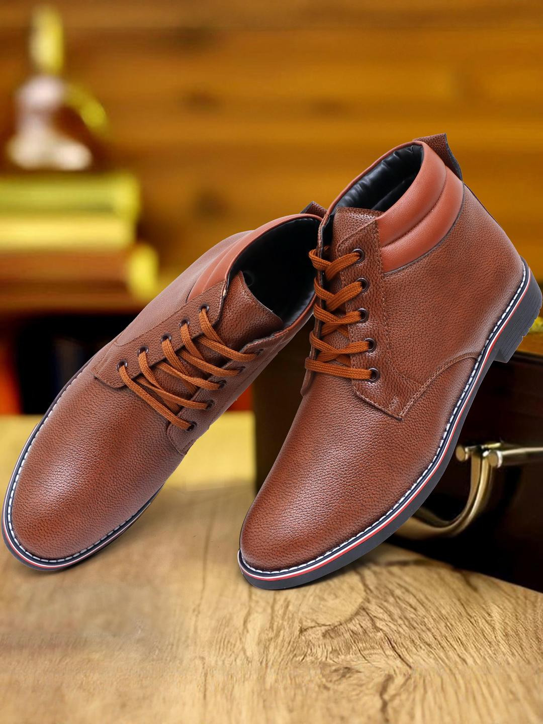 DIFEET Men Textured Round Toe Regular Boots