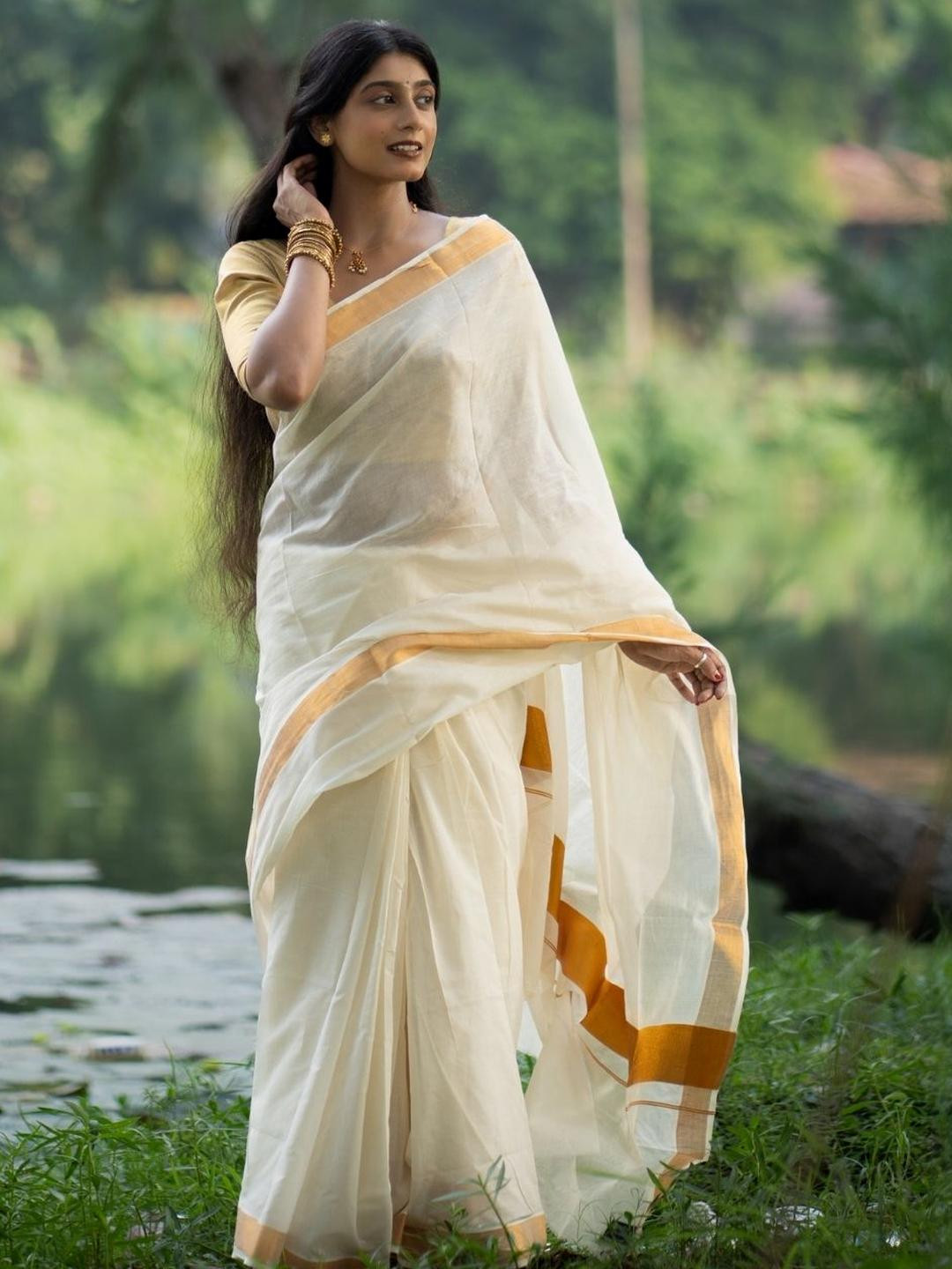 AAKAR Woven Design Zari Pure Cotton Kasavu Saree