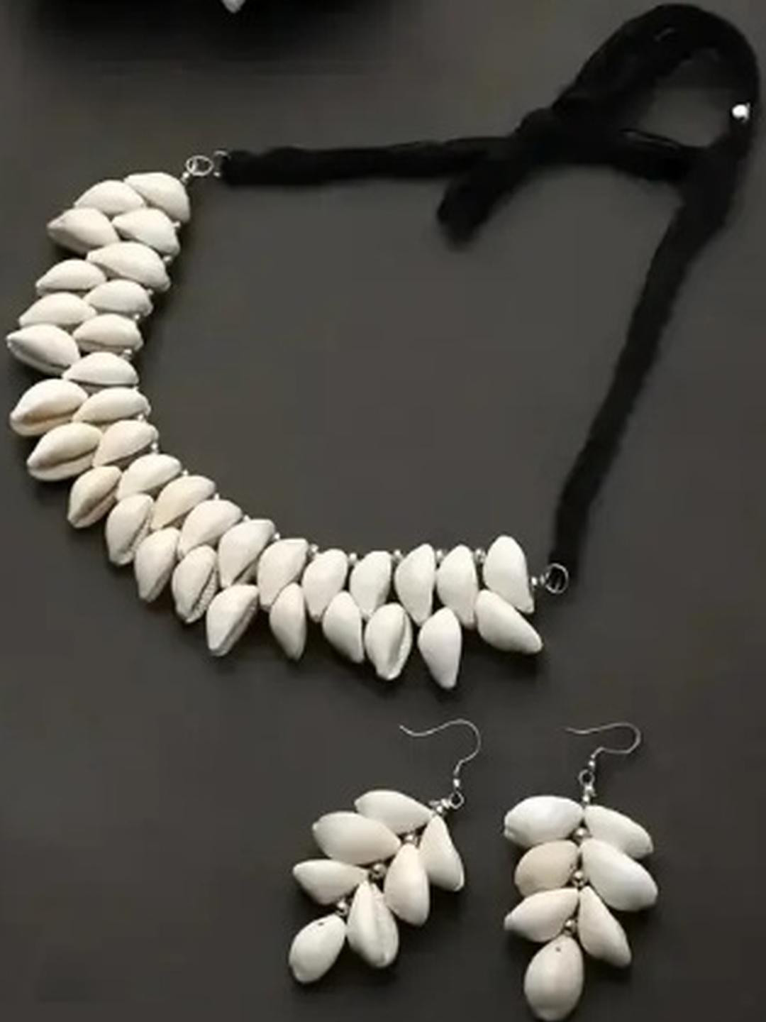 Sangria White Artificial Beads Necklace and Earrings