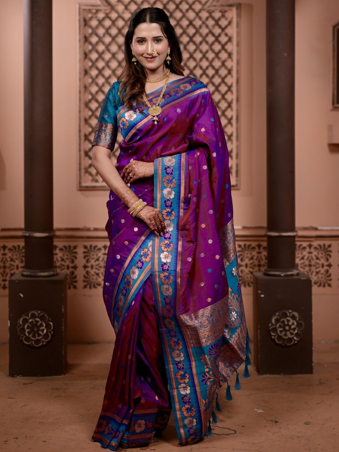 DIVASTRI Soft Silk Two tone Saree With Flower Zari Weaving Border & Contrast Blouse Piece