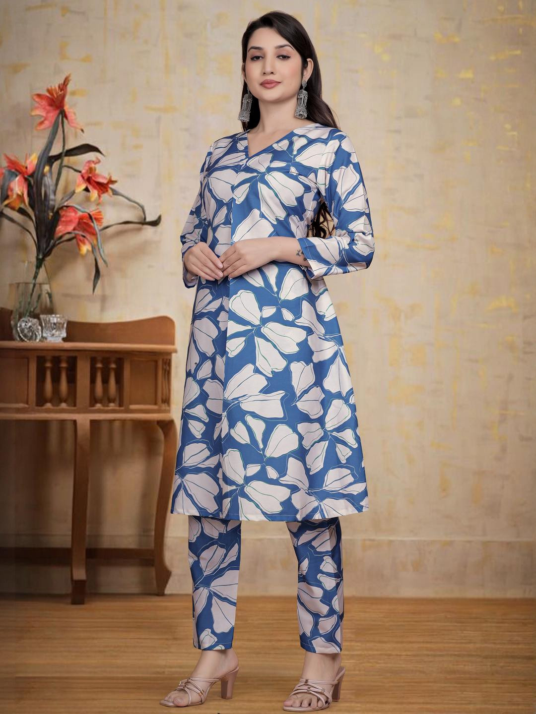CushionCue Women Patti V-Neck Floral Kurta & Trousers Co-ord Set