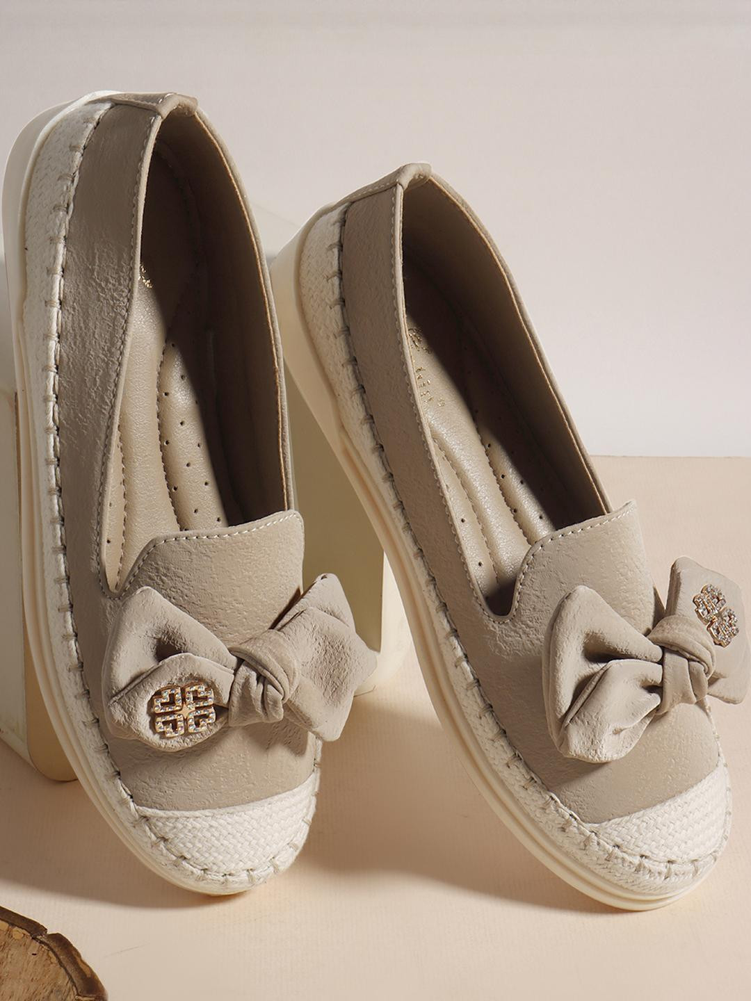 Dollphin Women Casual Flats With Bows