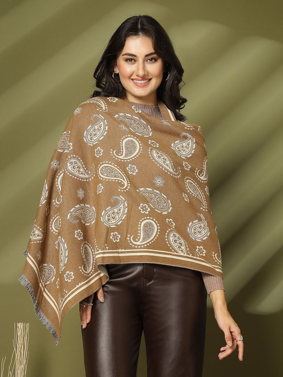 Mafadeny Women Frayed Border Paisley Printed Stole