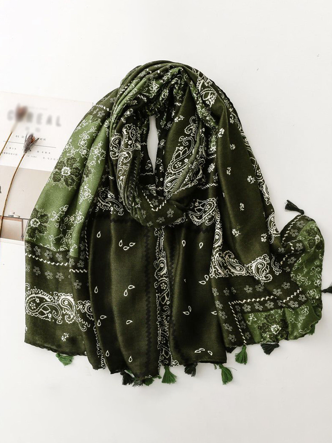 QUECY Women Floral Printed Tasselled Border Stoles