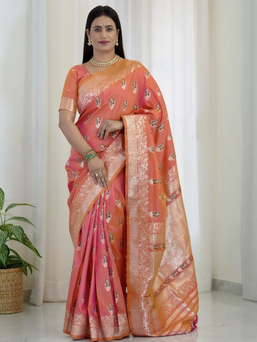 DIVASTRI Soft Banarasi Silk Saree With Meenakari Weaving And Matching Blouse Piece