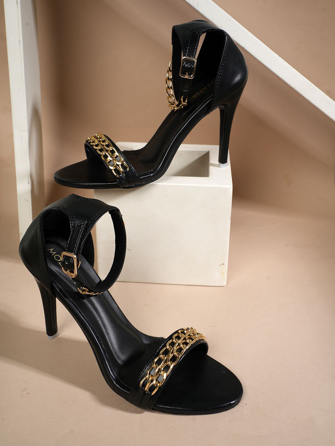 MOZAFIA Women Metallic Kitten Sandals