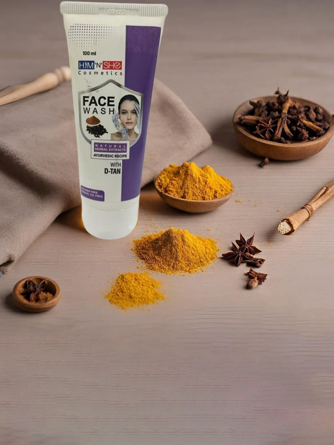 Him'N'She D Tan Face Wash - 100 ml