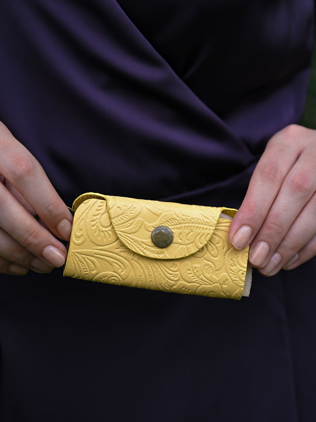 Anuschka Women Textured Short Envelope