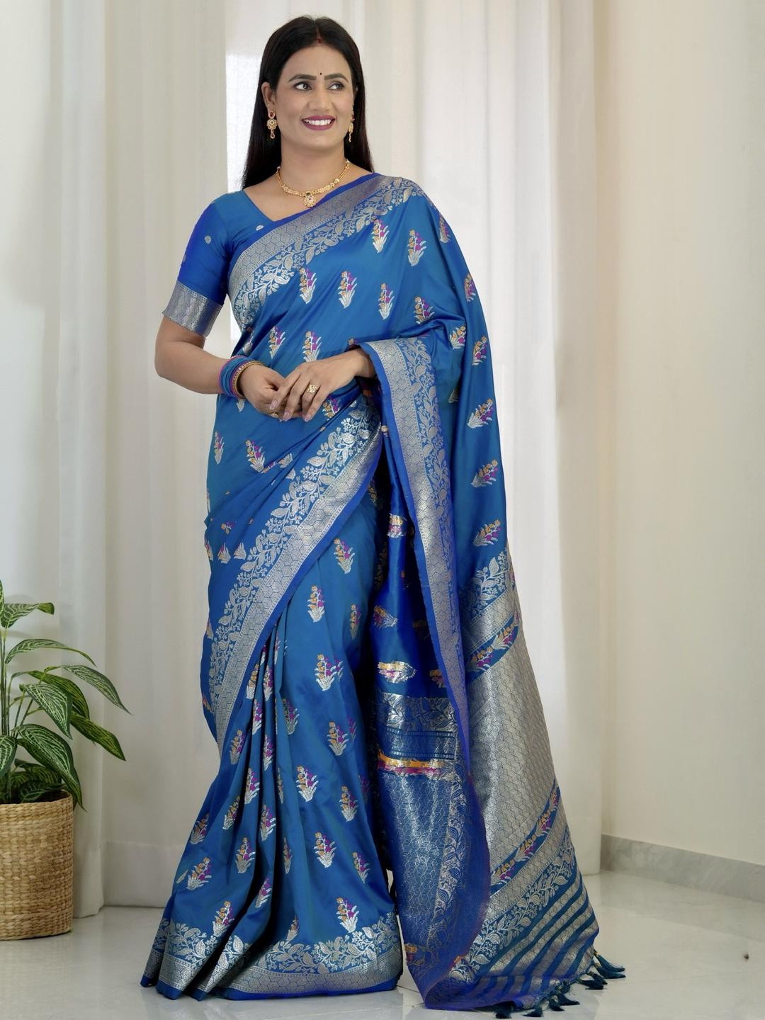 DIVASTRI Soft Banarasi Silk Saree With Meenakari Weaving And Matching Blouse Piece